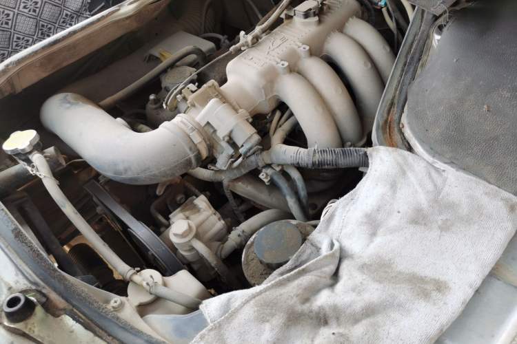Used Golden Dragon Hiace 2010 2.0L Long-Wheelbase Gasoline Premium Version V20 Engine Bay Left
