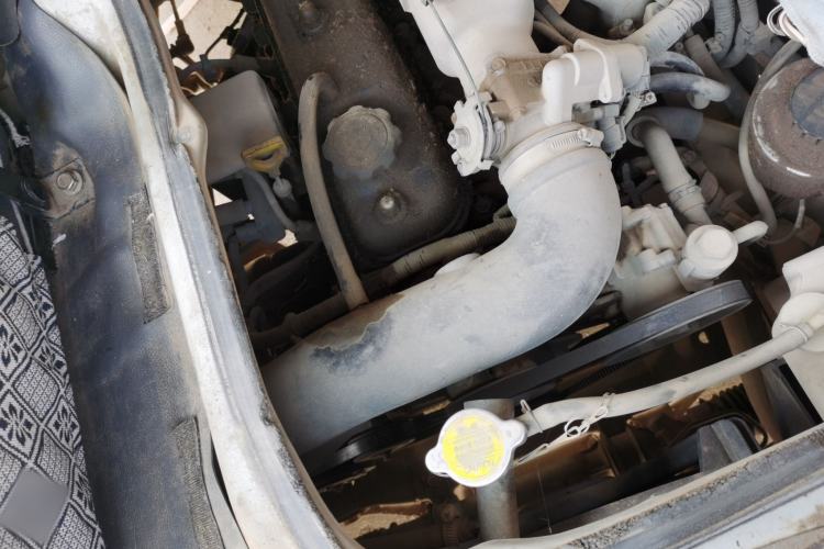Used Golden Dragon Hiace 2010 2.0L Long-Wheelbase Gasoline Premium Version V20 Engine Bay Right