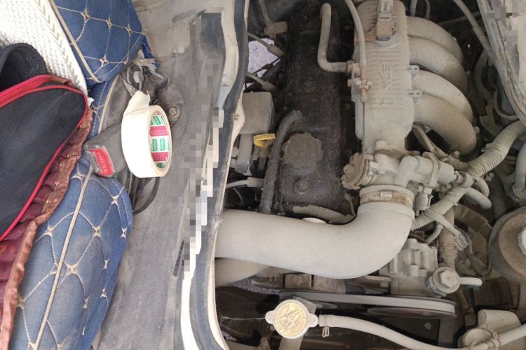 Used Golden Dragon Hiace 2010 2.0L Standard-Wheelbase Premium Version V19 Engine Bay Right