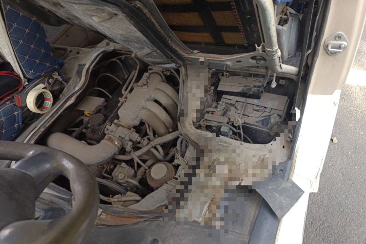 Used Golden Dragon Hiace 2010 2.0L Standard-Wheelbase Premium Version V19 Engine Bay