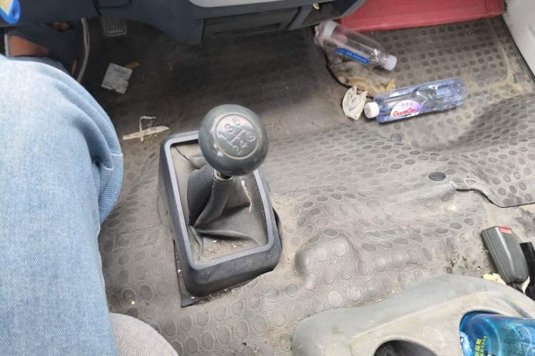 Used Golden Dragon Hiace 2010 2.0L Long-Wheelbase Gasoline Premium Version V20 Gear Lever