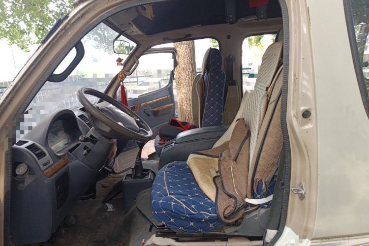 Used Golden Dragon Hiace 2010 2.0L Standard-Wheelbase Premium Version V19 Left Front Seat