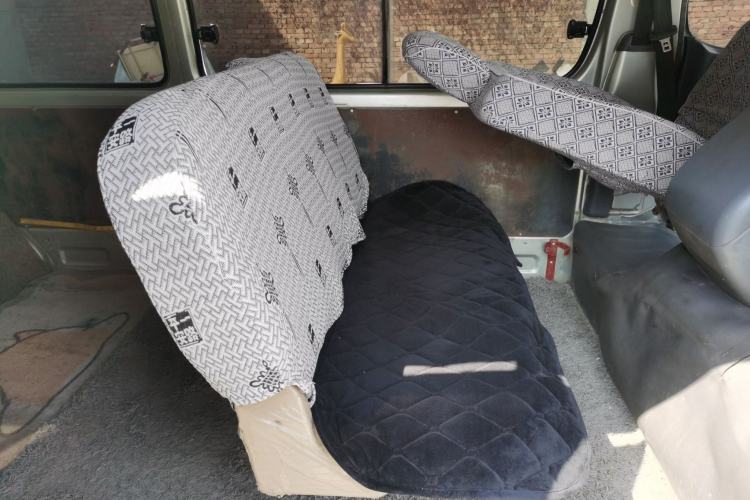 Used Golden Dragon Hiace 2010 2.0L Long-Wheelbase Gasoline Premium Version V20 Left Rear Seat