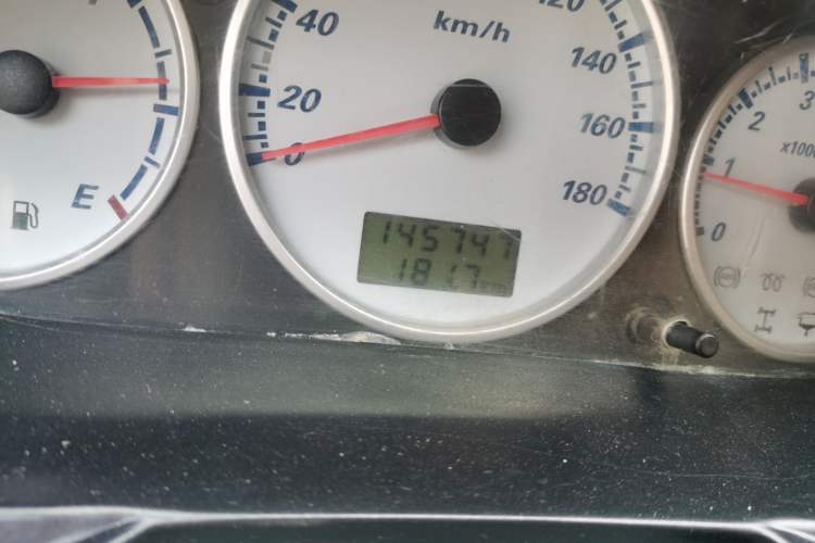 Used Golden Dragon Hiace 2010 2.0L Long-Wheelbase Gasoline Premium Version V20 Odometer Close Up
