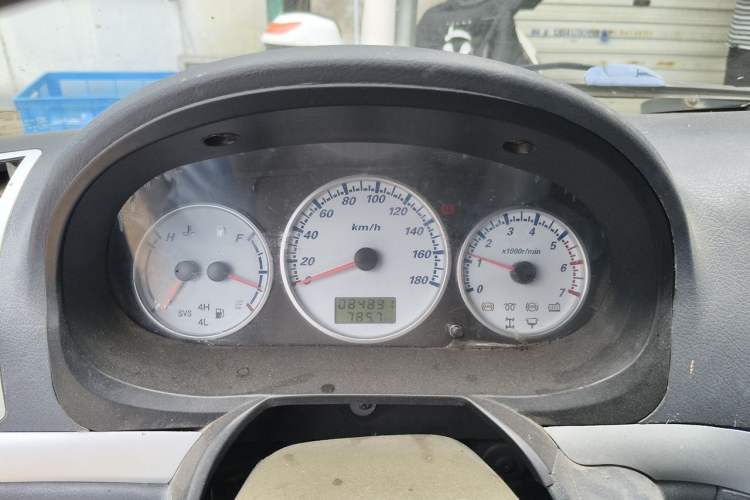 Used Golden Dragon Hiace 2010 2.0L Long-Wheelbase Gasoline Premium Version V20 Odometer Close Up