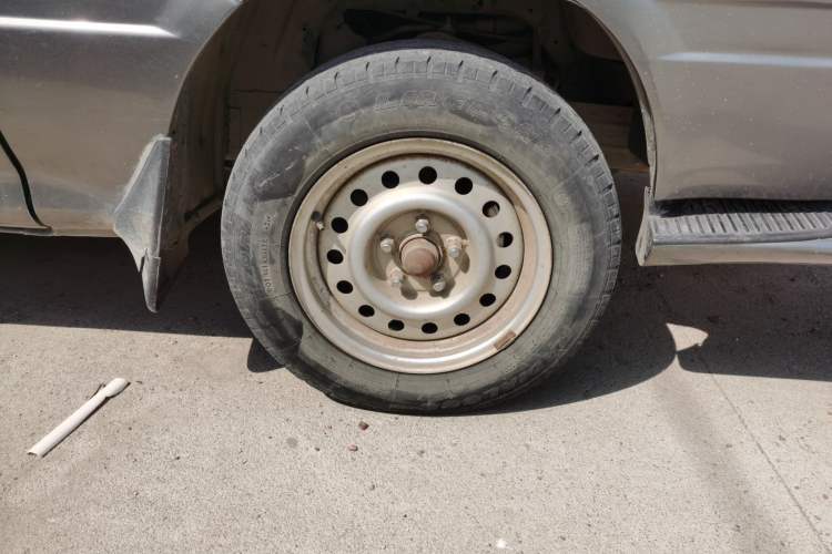 Used Golden Dragon Hiace 2010 2.0L Long-Wheelbase Gasoline Premium Version V20 Right Front Wheel Hub
