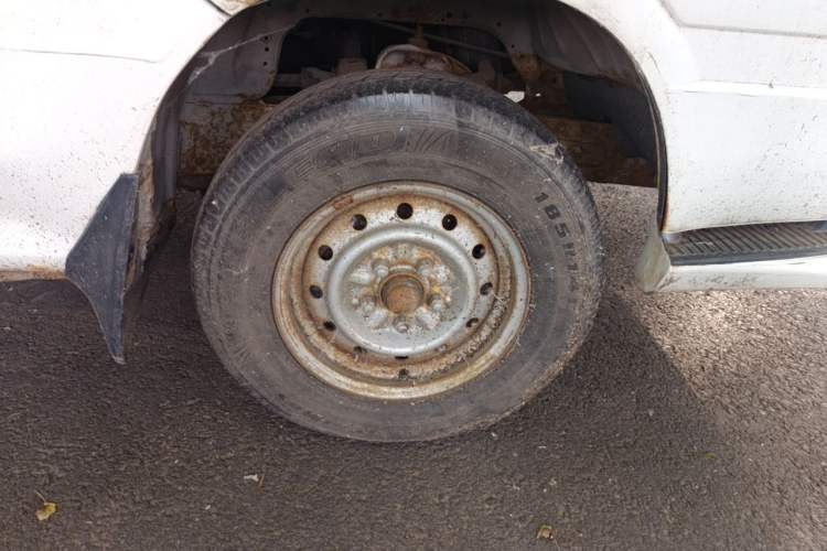 Used Golden Dragon Hiace 2010 2.0L Standard-Wheelbase Premium Version V19 Right Front Wheel Hub
