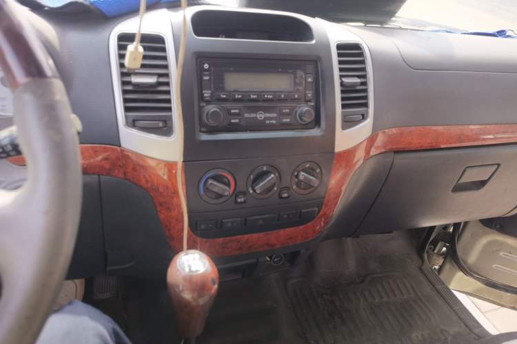 Used Golden Dragon Hiace 2010 2.0L Standard-Wheelbase Premium Version V19 Audio And AC Panel