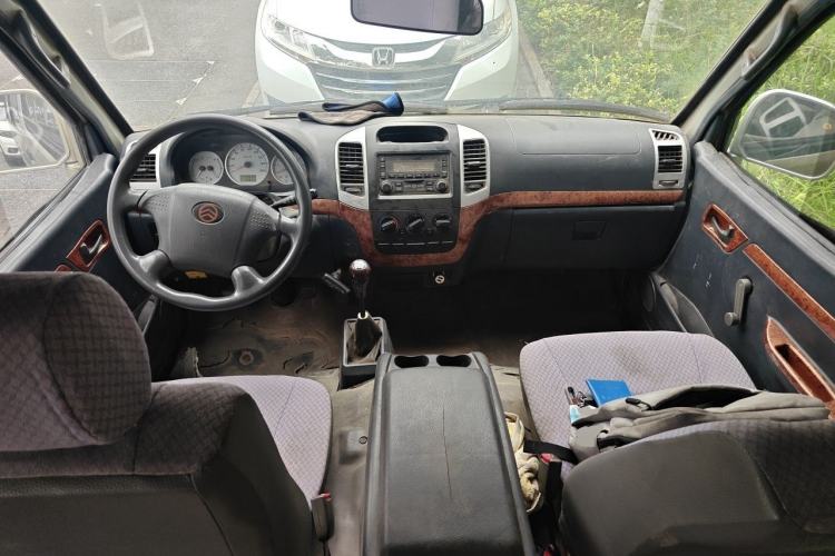 Used Golden Dragon Hiace 2010 2.2L Standard-Wheelbase Advanced Version 491Q-M Center Console