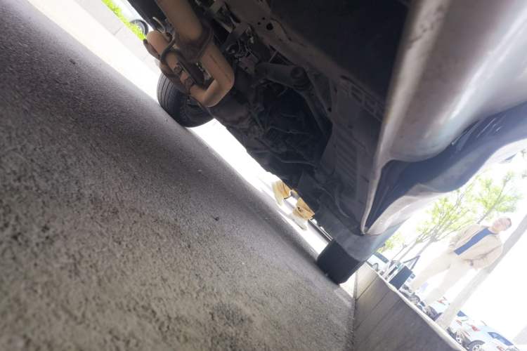 Used Golden Dragon Hiace 2010 2.0L Standard-Wheelbase Premium Version V19 Chassis Rear Right