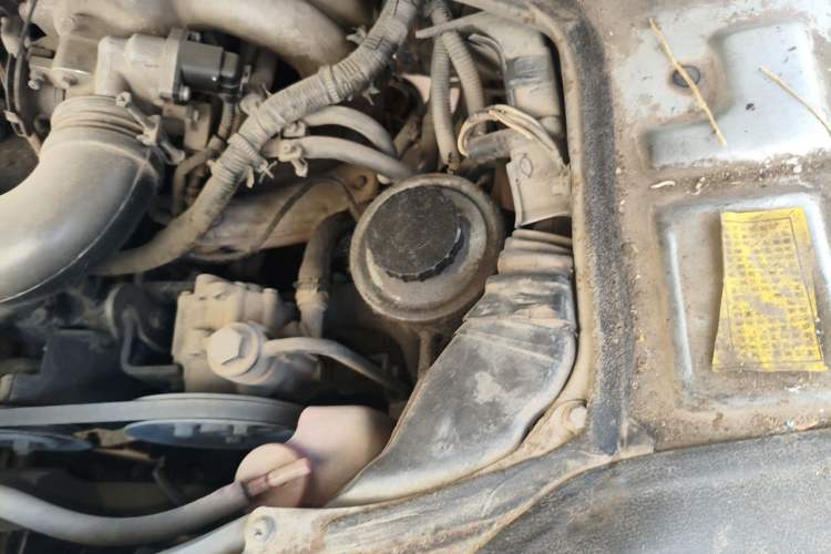 Used Golden Dragon Hiace 2010 2.2L Standard-Wheelbase Advanced Version 491Q-M Engine Bay Left