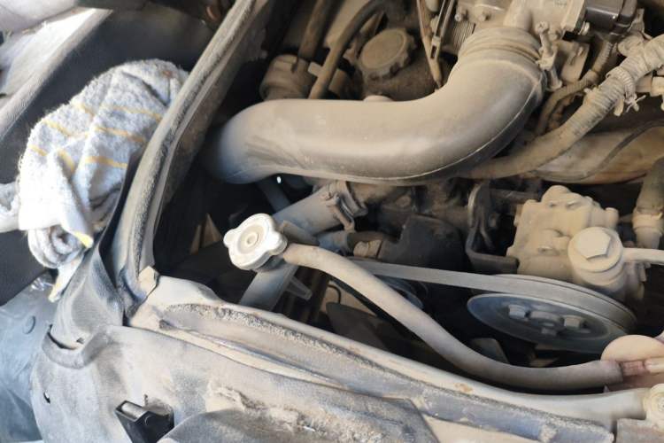 Used Golden Dragon Hiace 2010 2.2L Standard-Wheelbase Advanced Version 491Q-M Engine Bay Right