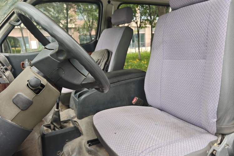 Used Golden Dragon Hiace 2010 2.2L Standard-Wheelbase Advanced Version 491Q-M Left Front Seat
