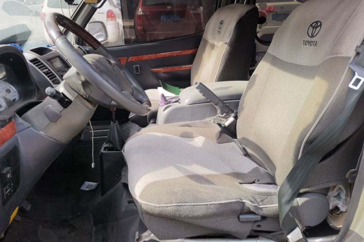 Used Golden Dragon Hiace 2010 2.0L Standard-Wheelbase Premium Version V19 Left Front Seat