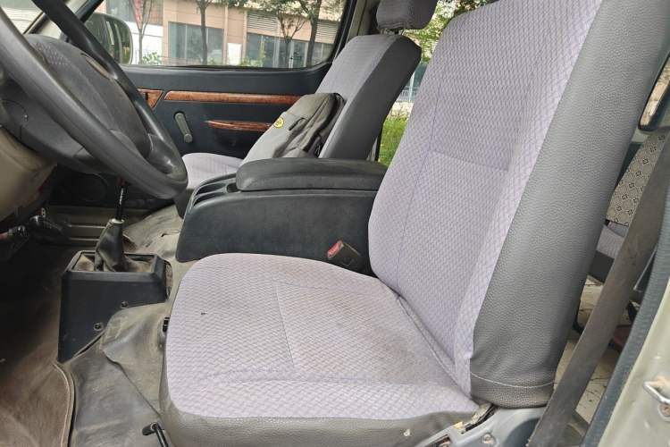 Used Golden Dragon Hiace 2010 2.2L Standard-Wheelbase Advanced Version 491Q-M Left Rear Seat