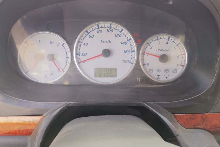 Used Golden Dragon Hiace 2010 2.0L Standard-Wheelbase Premium Version V19 Odometer Close Up