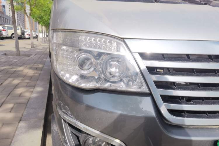 Used Golden Dragon Hiace 2010 2.0L Standard-Wheelbase Premium Version V19 Right Front Headlight