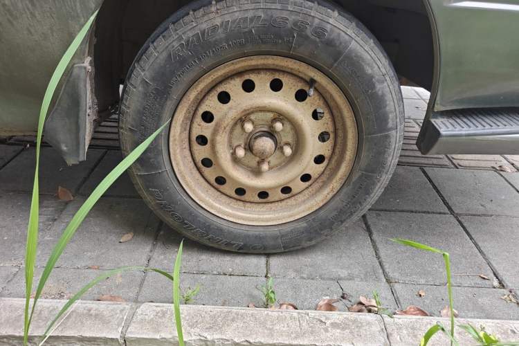 Used Golden Dragon Hiace 2010 2.2L Standard-Wheelbase Advanced Version 491Q-M Right Front Wheel Hub