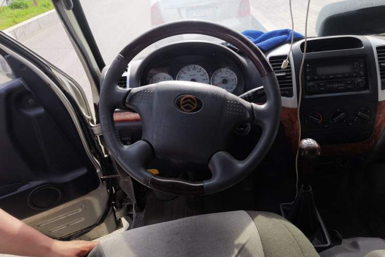 Used Golden Dragon Hiace 2010 2.0L Standard-Wheelbase Premium Version V19 Steering Wheel