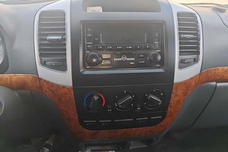 Used Golden Dragon Hiace 2010 2.2L Standard-Wheelbase Advanced Version 491Q-M Audio And AC Panel