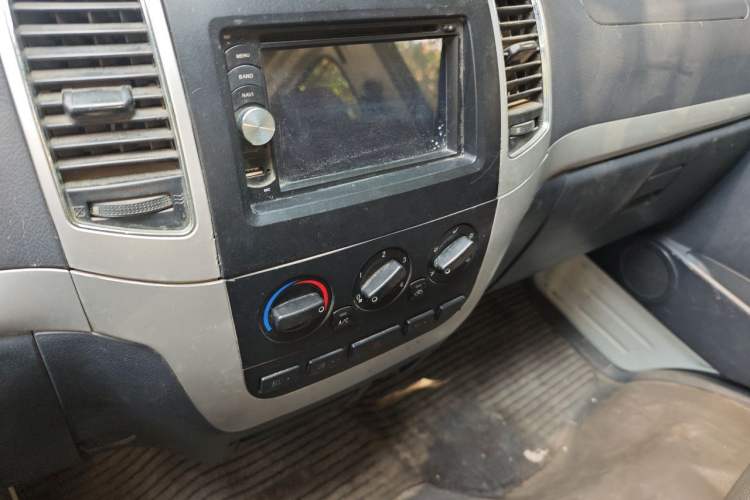 Used Golden Dragon Hiace 2010 2.0L Standard-Wheelbase Premium Version V19 Audio And AC Panel