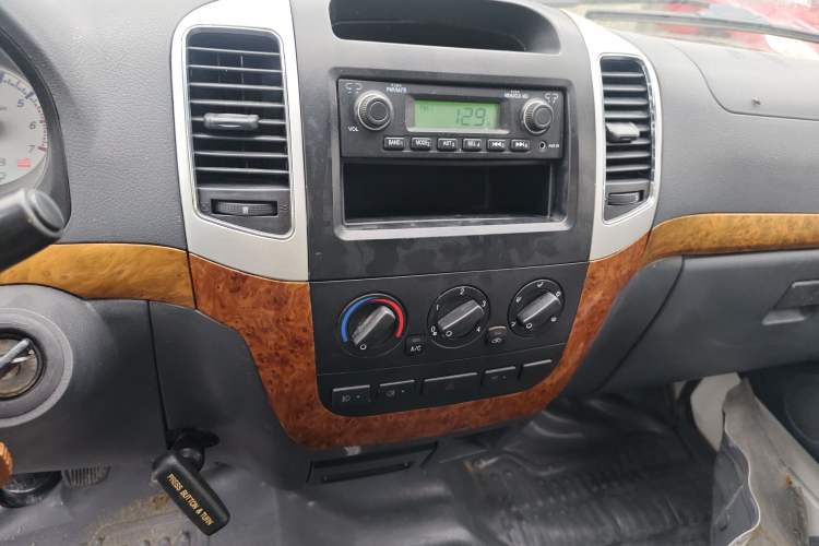 Used Golden Dragon Hiace 2010 2.0L Standard-Wheelbase Premium Version V19 Audio And AC Panel