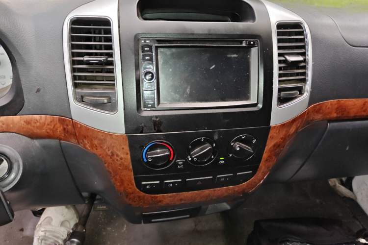 Used Golden Dragon Hiace 2010 2.0L Long-Wheelbase Gasoline Premium Version V20 Audio And AC Panel