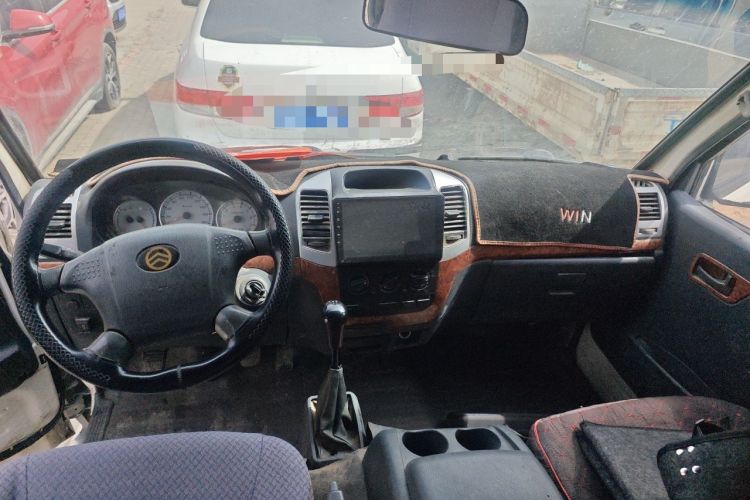 Used Golden Dragon Hiace 2010 2.0L Long-Wheelbase Gasoline Premium Version V20 Center Console