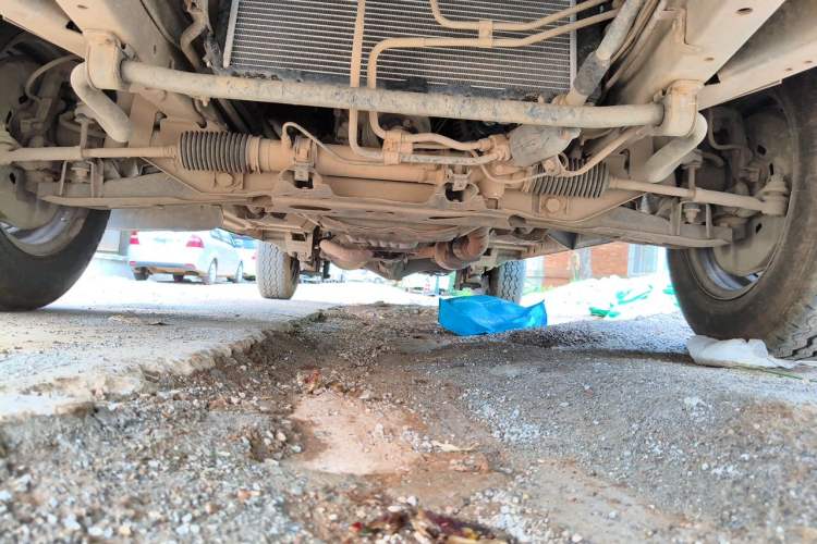 Used Golden Dragon Hiace 2010 2.0L Long-Wheelbase Gasoline Premium Version V20 Chassis Front