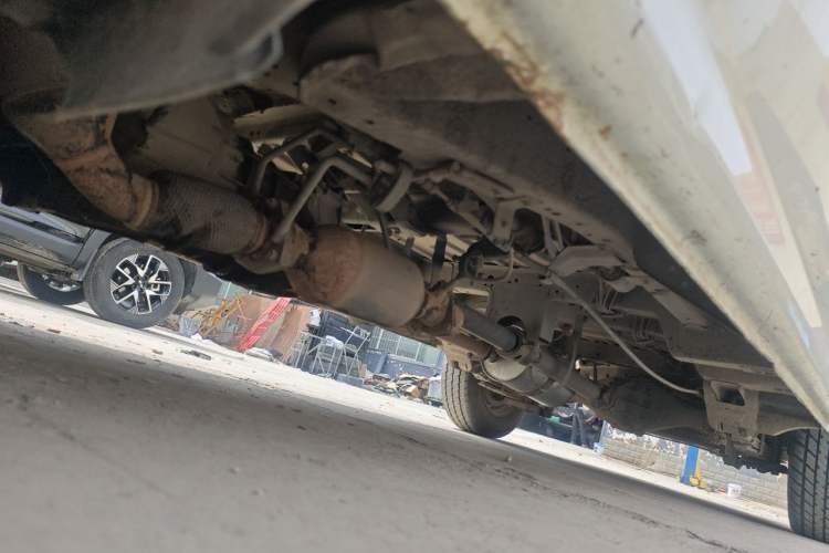Used Golden Dragon Hiace 2010 2.0L Long-Wheelbase Gasoline Premium Version V20 Chassis Front Left
