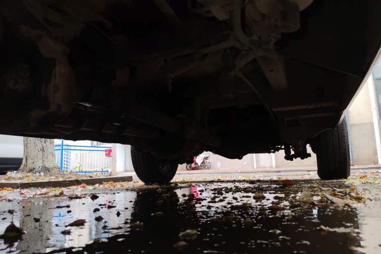 Used Golden Dragon Hiace 2010 2.0T Standard-Wheelbase Advanced Edition D20A Chassis Front Left