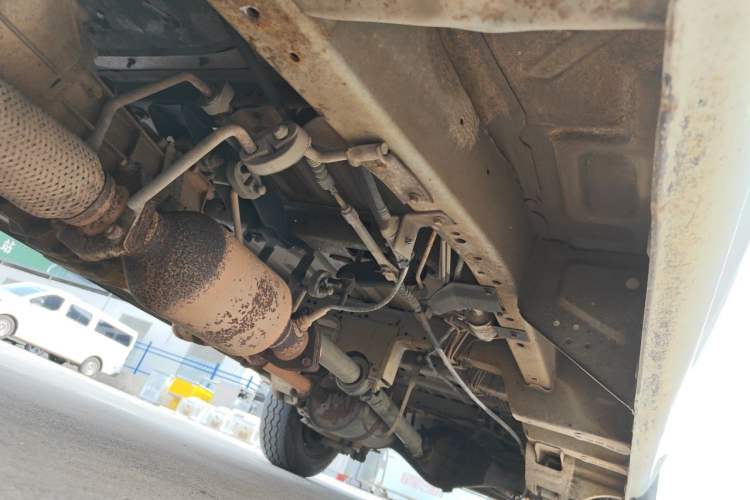Used Golden Dragon Hiace 2010 2.0L Long-Wheelbase Gasoline Premium Version V20 Chassis Front Left