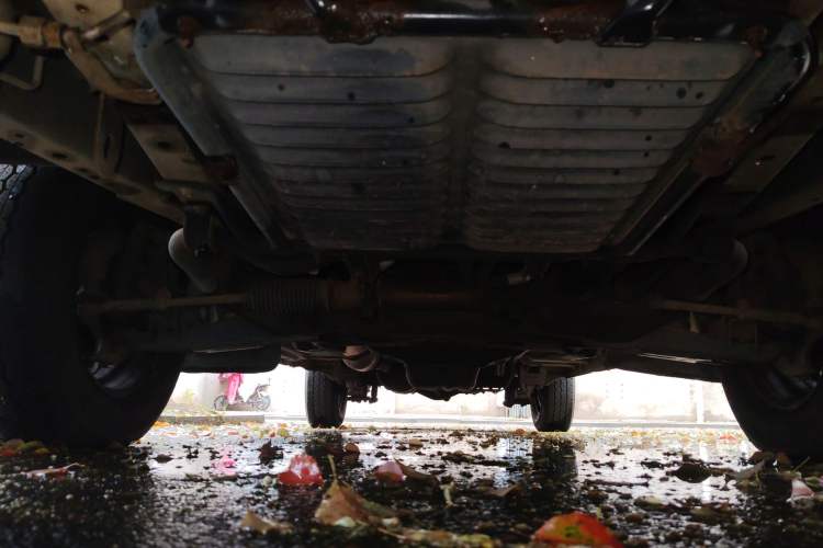 Used Golden Dragon Hiace 2010 2.0T Standard-Wheelbase Advanced Edition D20A Chassis Front