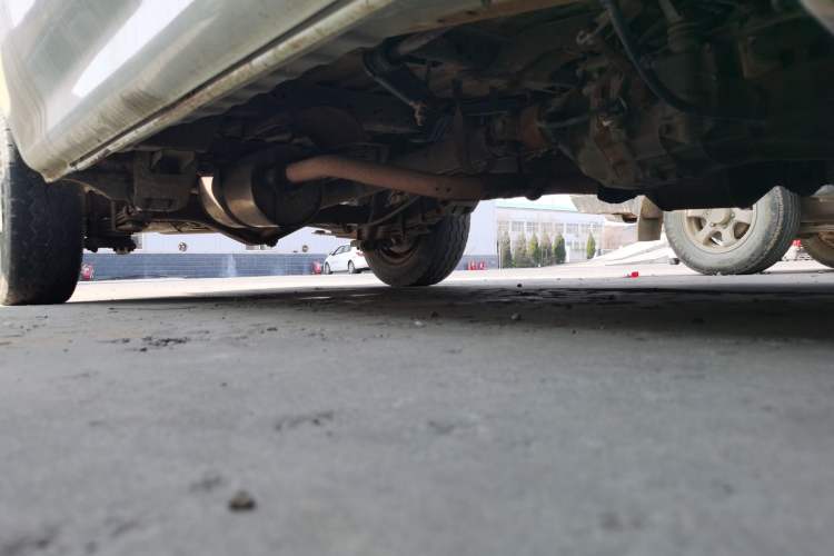 Used Golden Dragon Hiace 2010 2.0L Standard-Wheelbase Premium Version V19 Chassis Front Right