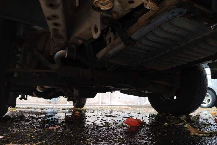 Used Golden Dragon Hiace 2010 2.0T Standard-Wheelbase Advanced Edition D20A Chassis Front Right