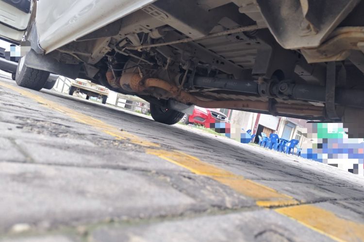 Used Golden Dragon Hiace 2010 2.0L Standard-Wheelbase Premium Version V19 Chassis Rear Left
