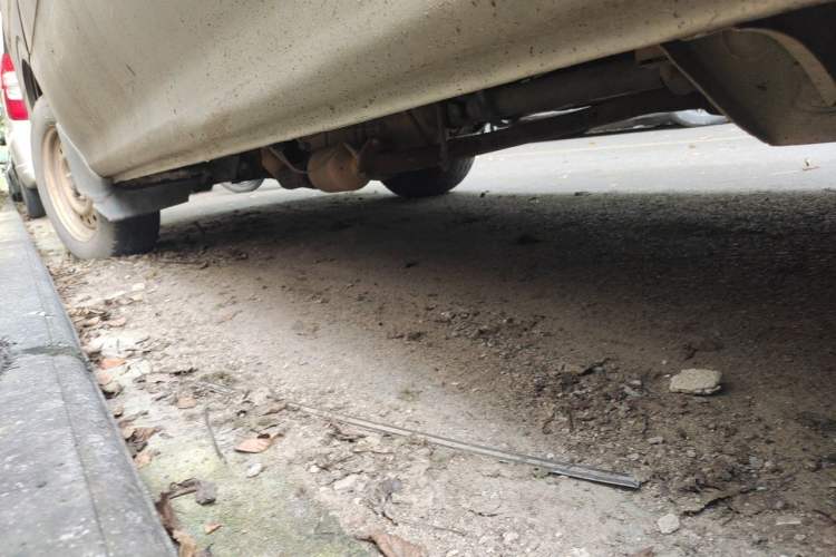 Used Golden Dragon Hiace 2010 2.0L Long-Wheelbase Gasoline Premium Version V20 Chassis Rear Left
