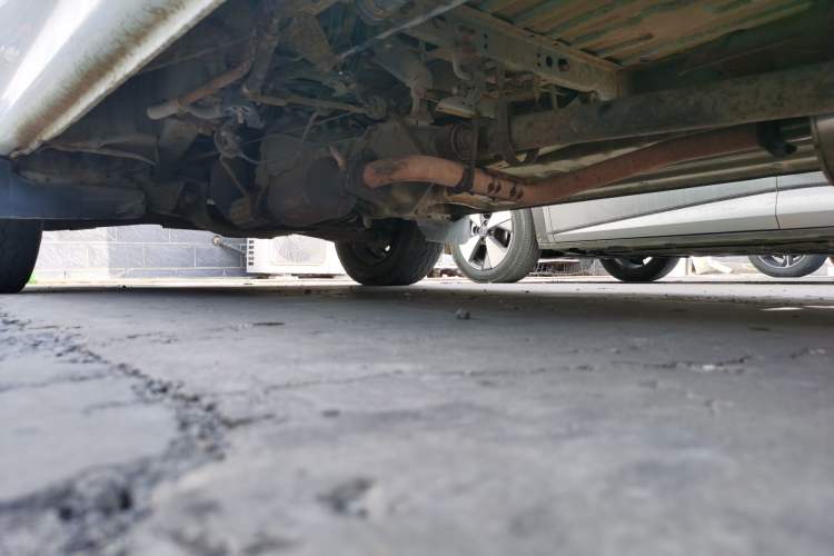 Used Golden Dragon Hiace 2010 2.0L Standard-Wheelbase Premium Version V19 Chassis Rear Left