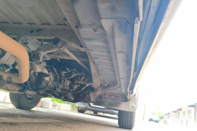 Used Golden Dragon Hiace 2010 2.0L Standard-Wheelbase Premium Version V19 Chassis Rear Right