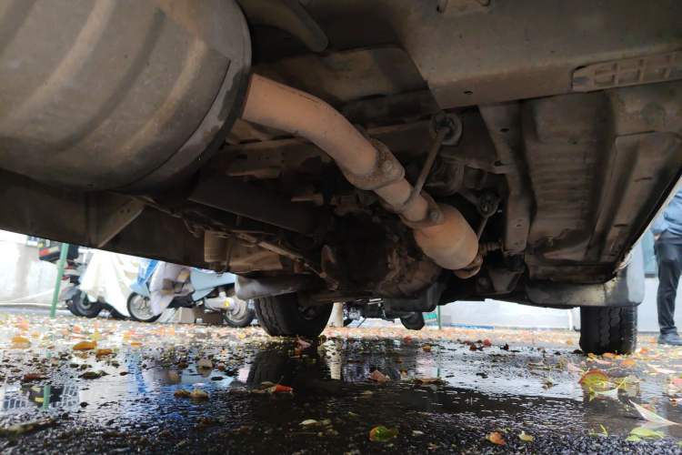 Used Golden Dragon Hiace 2010 2.0T Standard-Wheelbase Advanced Edition D20A Chassis Rear Right