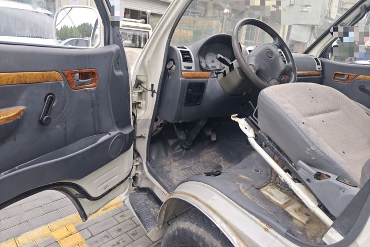 Used Golden Dragon Hiace 2010 2.0L Standard-Wheelbase Premium Version V19 Driver Seat