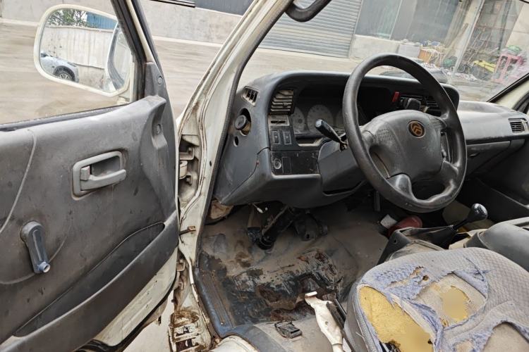 Used Golden Dragon Hiace 2010 2.8T Standard-Height Advanced Version GW2.8TC-2 Driver Seat