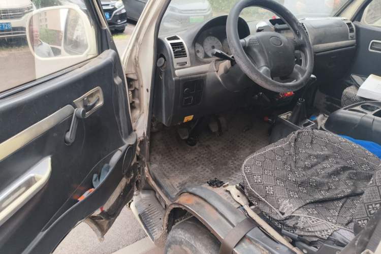 Used Golden Dragon Hiace 2010 2.0L Long-Wheelbase Gasoline Premium Version V20 Driver Seat