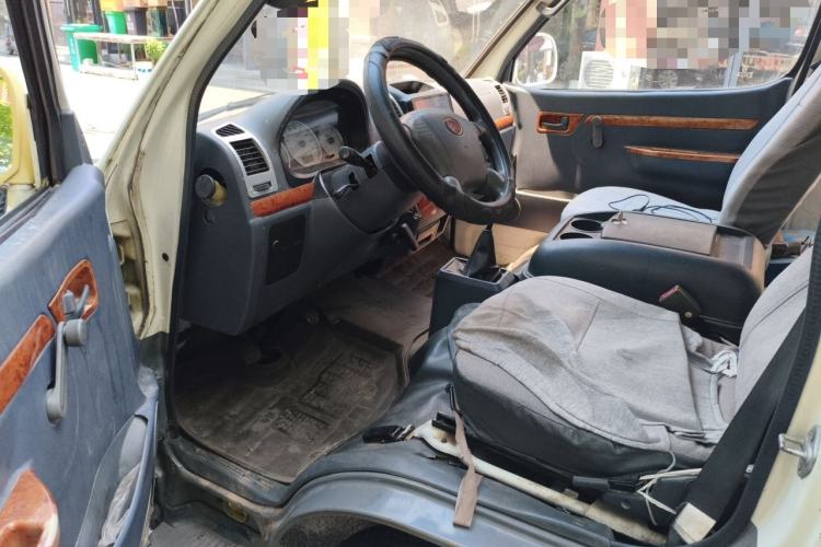 Used Golden Dragon Hiace 2010 2.0L Standard-Wheelbase Premium Version V19 Driver Seat