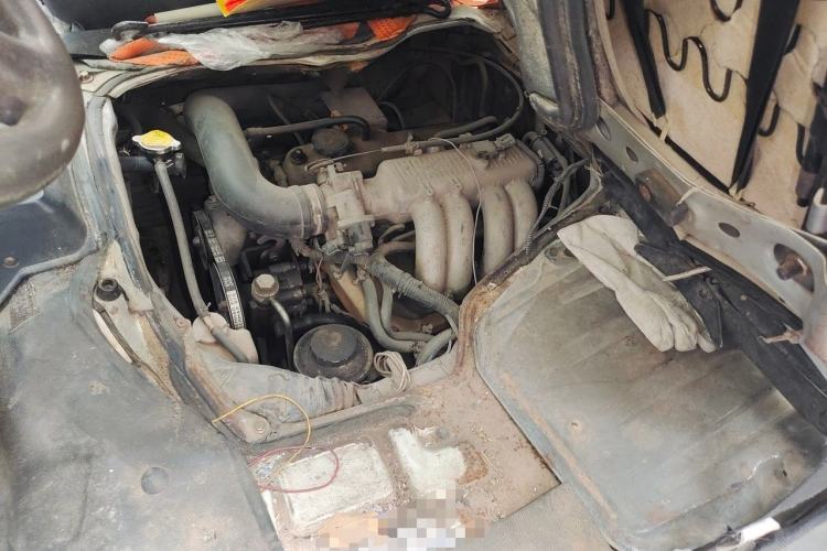 Used Golden Dragon Hiace 2010 2.0L Long-Wheelbase Gasoline Premium Version V20 Engine Bay