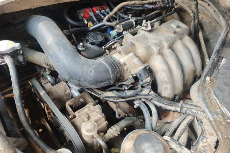Used Golden Dragon Hiace 2010 2.0L Long-Wheelbase Gasoline Premium Version V20 Engine Bay
