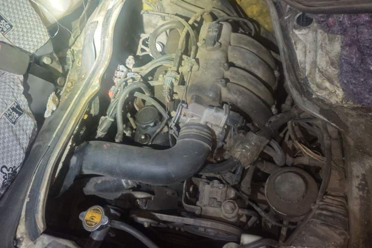 Used Golden Dragon Hiace 2010 2.2L Standard-Wheelbase Advanced Version 491Q-M Engine Bay