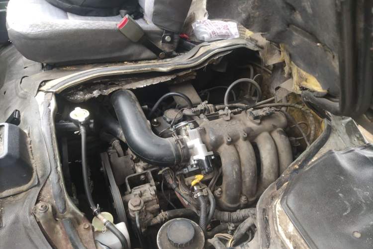Used Golden Dragon Hiace 2010 2.2L Standard-Wheelbase Advanced Version 491Q-M Engine Bay