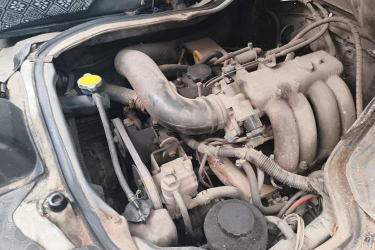 Used Golden Dragon Hiace 2010 2.0L Long-Wheelbase Gasoline Premium Version V20 Engine Bay