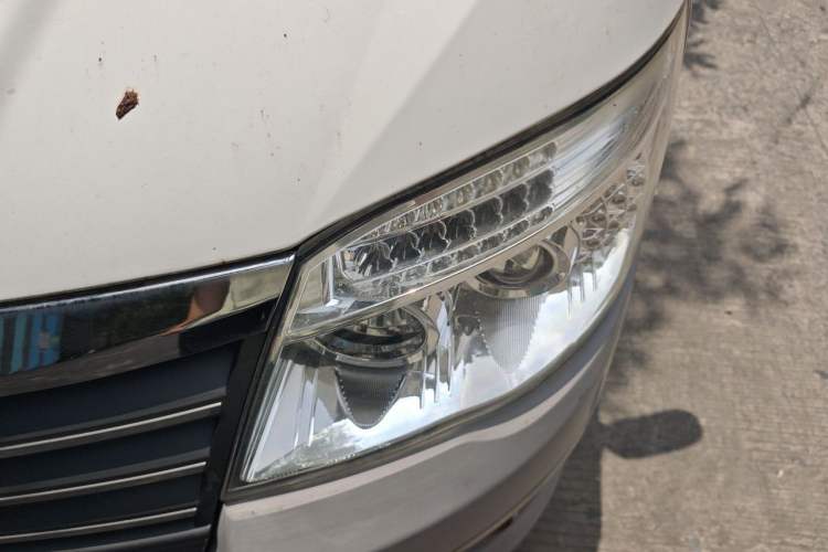 Used Golden Dragon Hiace 2010 2.0L Standard-Wheelbase Premium Version V19 Engine Bay Left